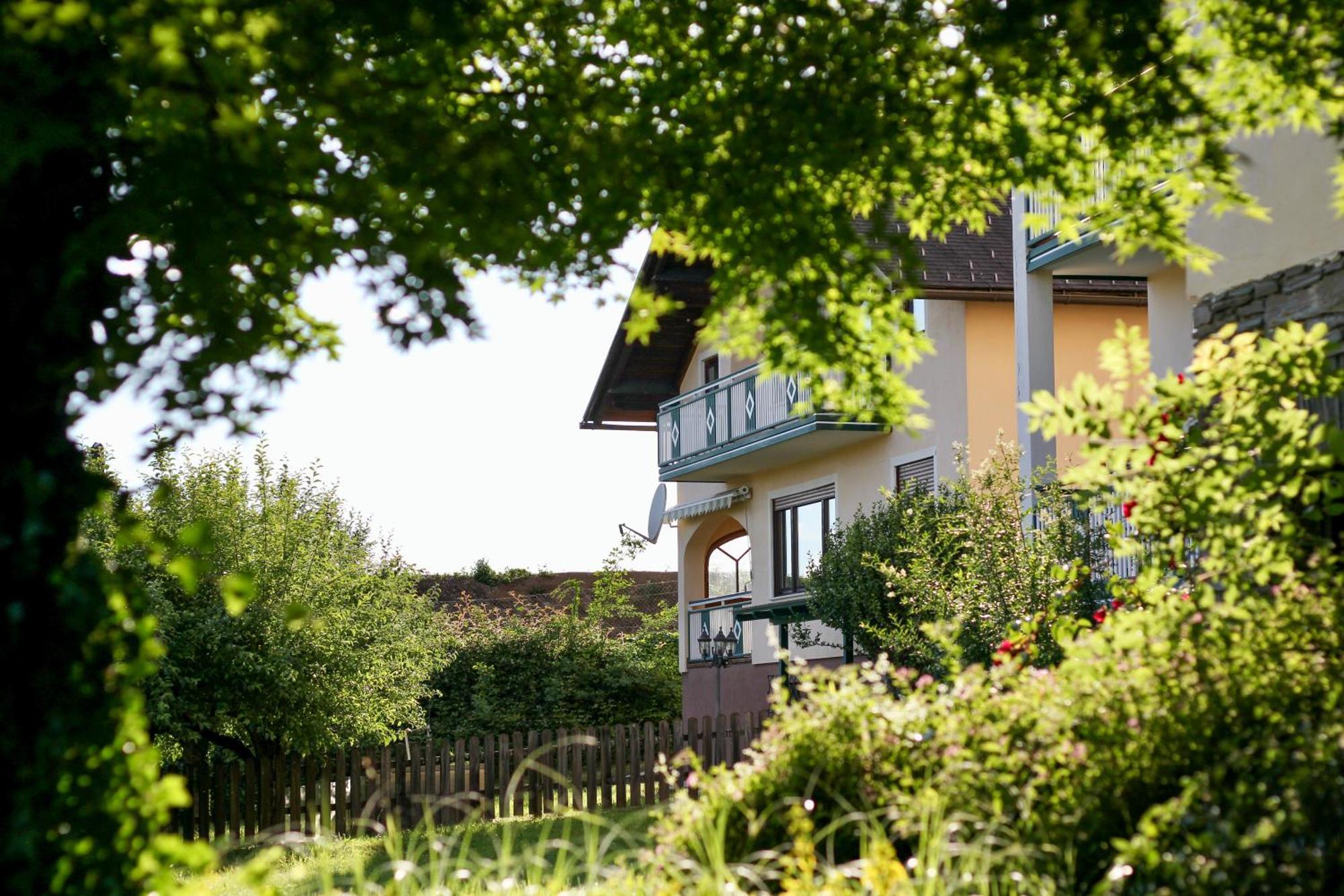 Self-Check In Apartmenthotel Seeglueck Pörtschach am Wörthersee エクステリア 写真